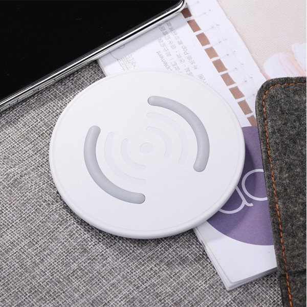 Wholesale Ultra-Slim Wireless Charger 5V / 1.5A for Qi Compatible Device (White)